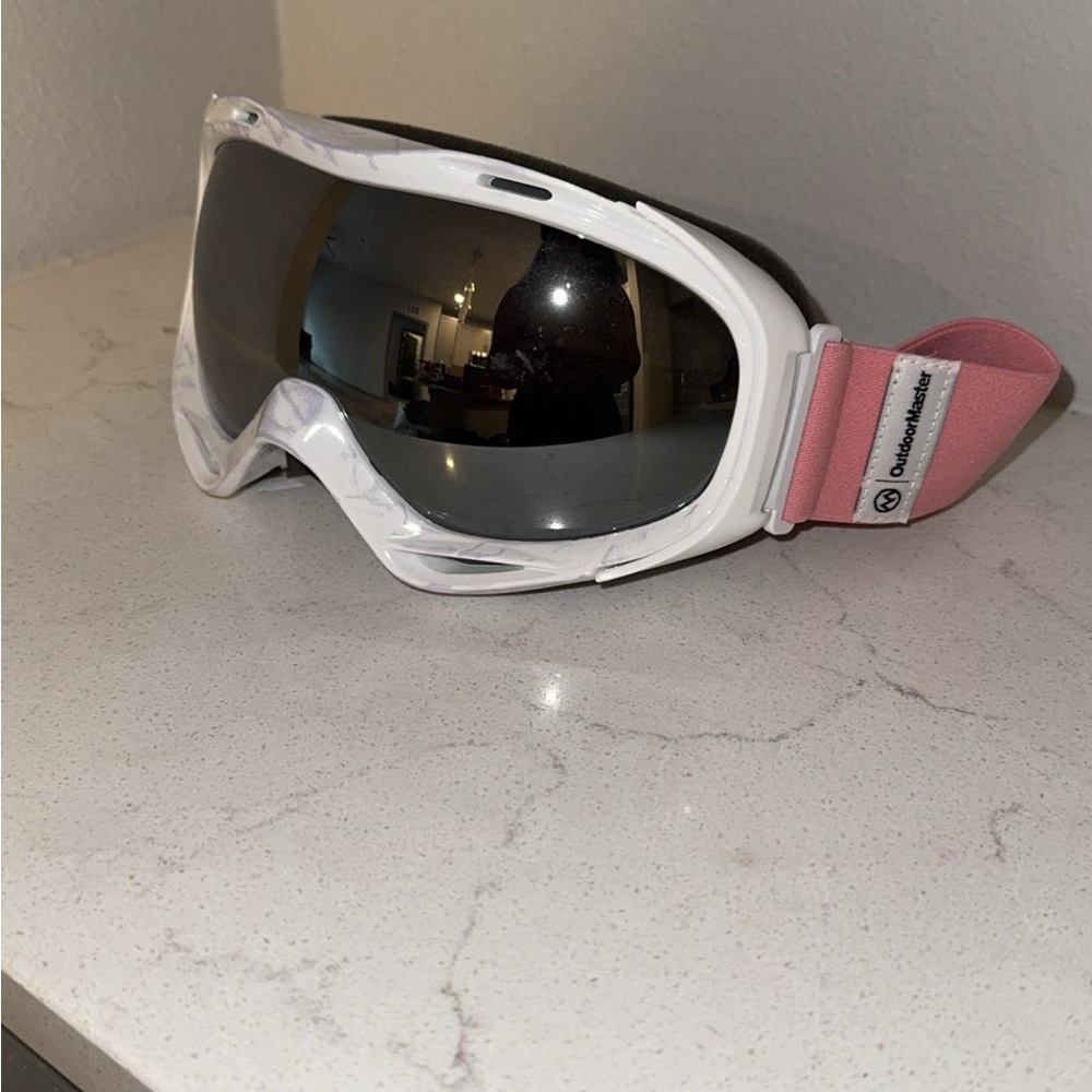 Oakley Snow Goggles with White Frame and Pink Strap